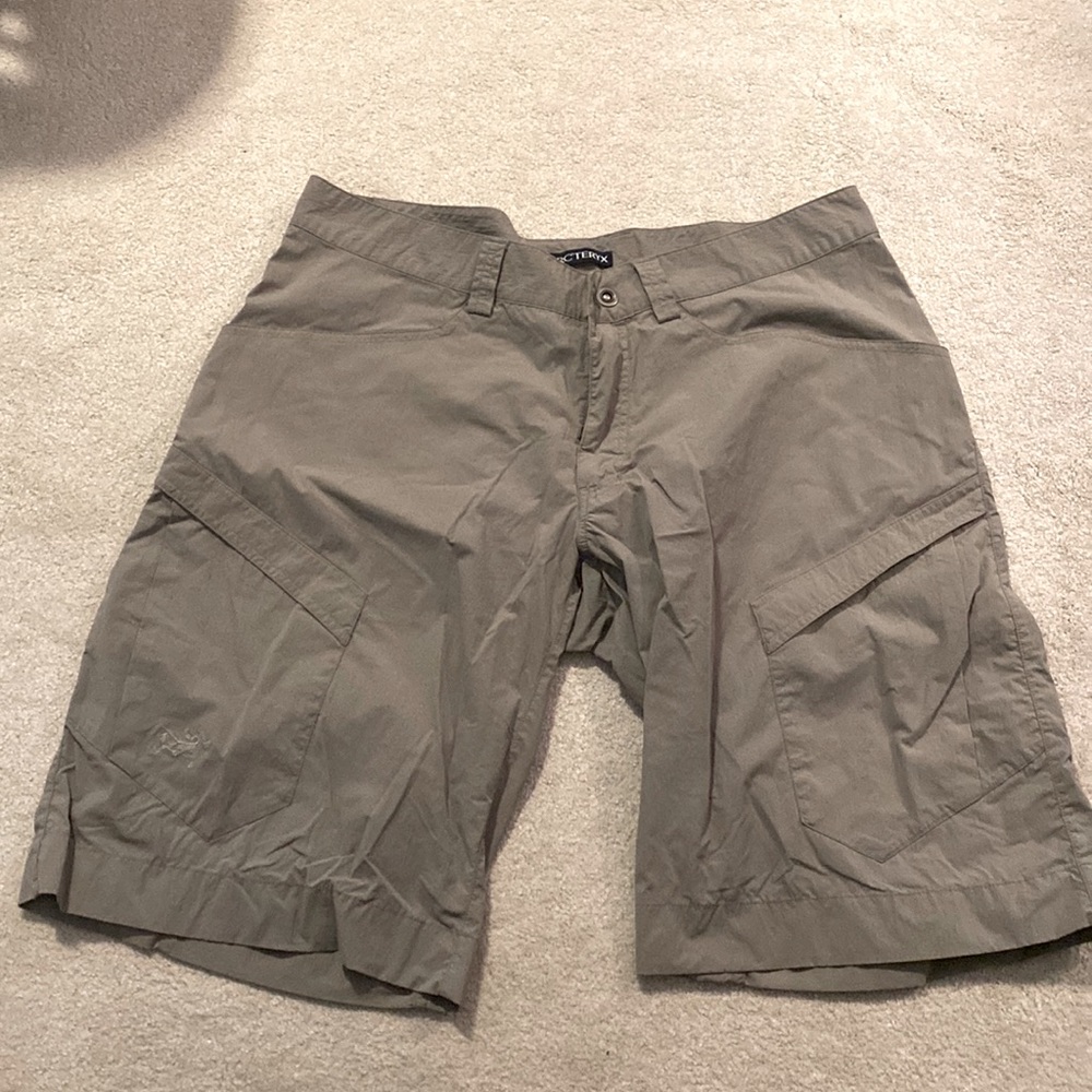 Men’s Arc’Teryx Nylon Cargo Shorts Grey waist 36